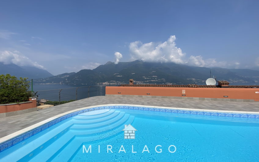 Appartamento con grande terrazza stupenda vista lago in residence con piscina