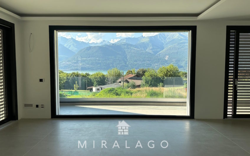 Nuova villa moderna vista lago con piscina