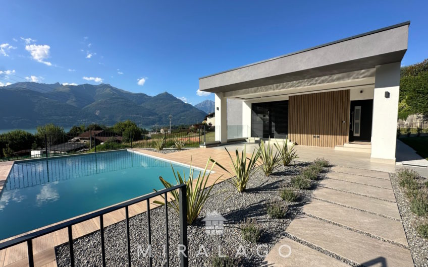 Nuova villa moderna vista lago con piscina