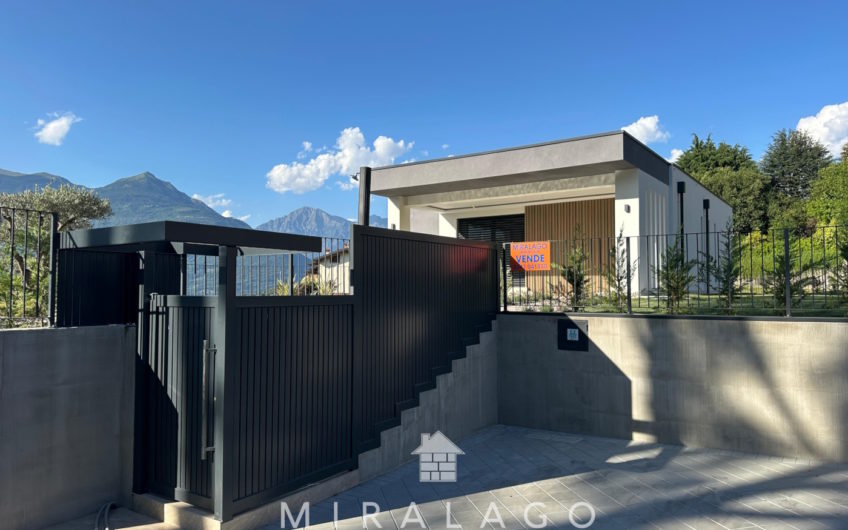 Nuova villa moderna vista lago con piscina