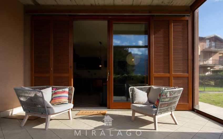 COLICO Trilocale con giardino, taverna e box