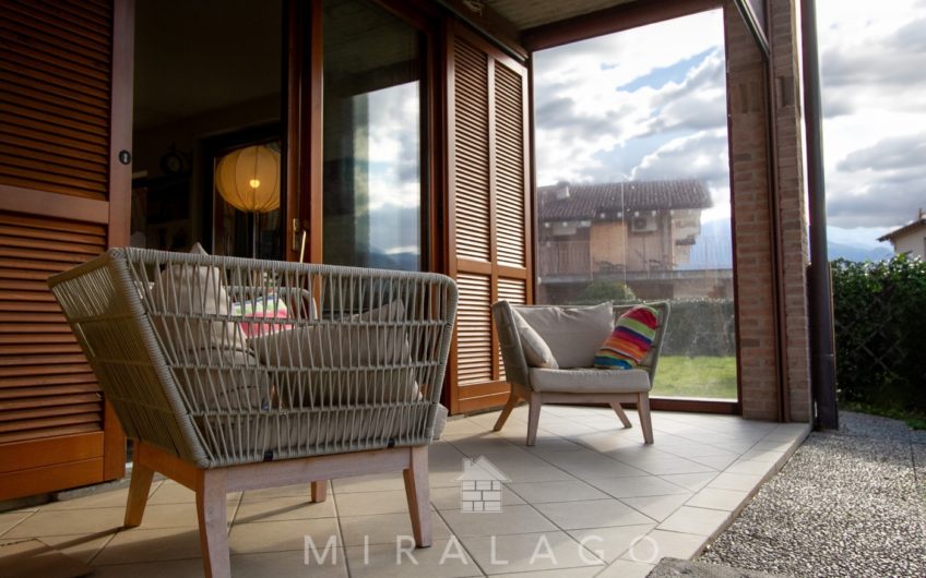 COLICO Trilocale con giardino, taverna e box