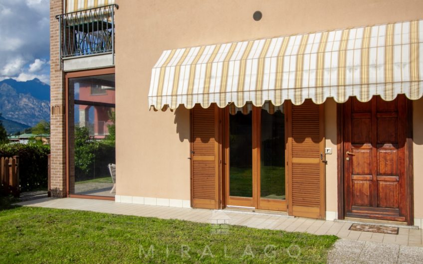 COLICO Trilocale con giardino, taverna e box