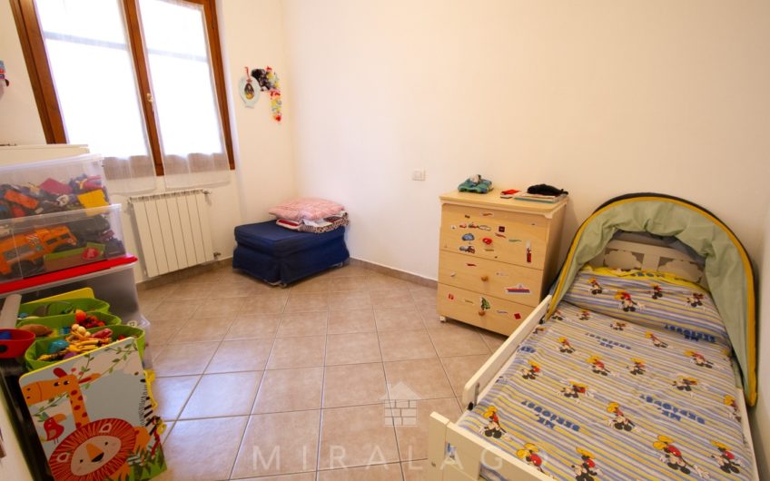 COLICO Trilocale con giardino, taverna e box