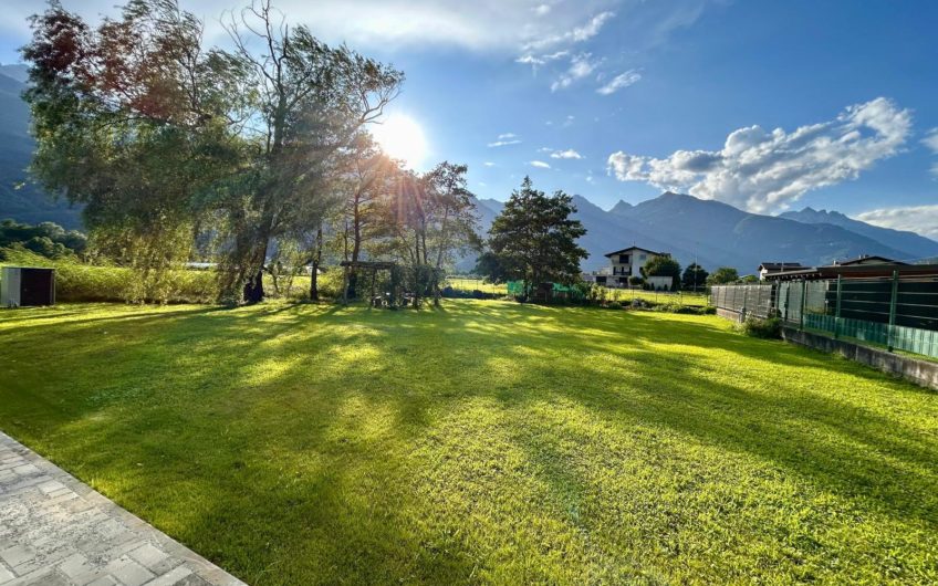 CHIAVENNA Moderna villa indipendente con grande giardino