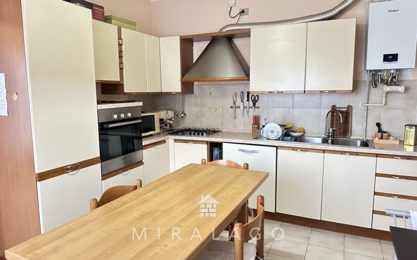 COLICO centro, trilocale con box