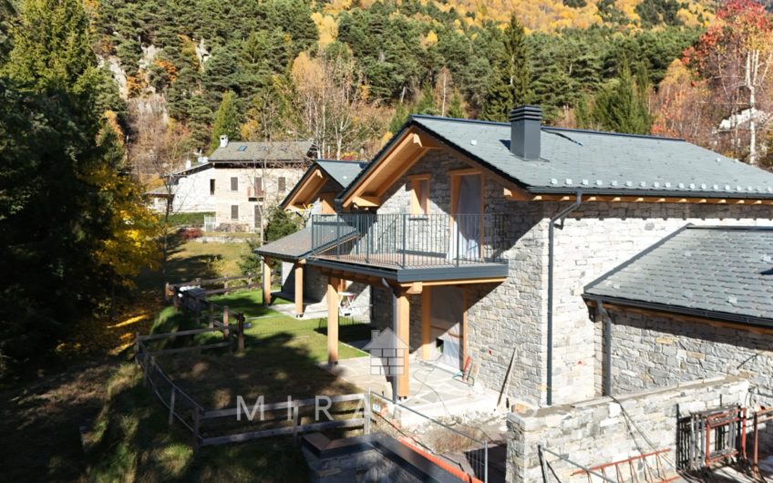 POIRA Nuova villetta singola con giardino privato