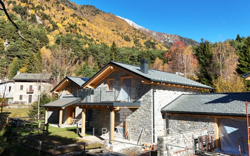 POIRA Nuova villetta singola con giardino privato