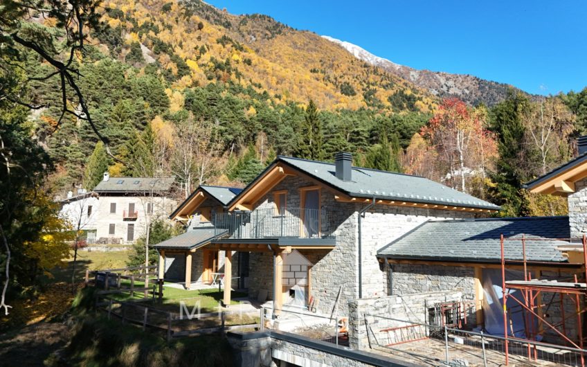 POIRA Nuova villetta singola con giardino privato
