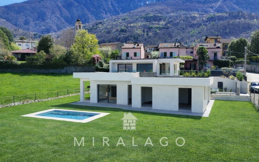 COLICO Nuova villa con piscina e 1000mq di giardino
