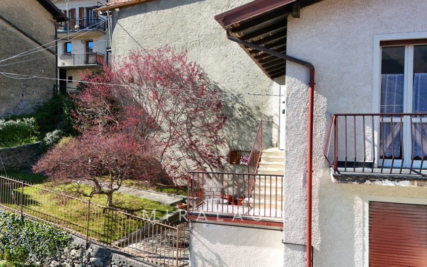 VESTRENO Casa vista lago con giardino