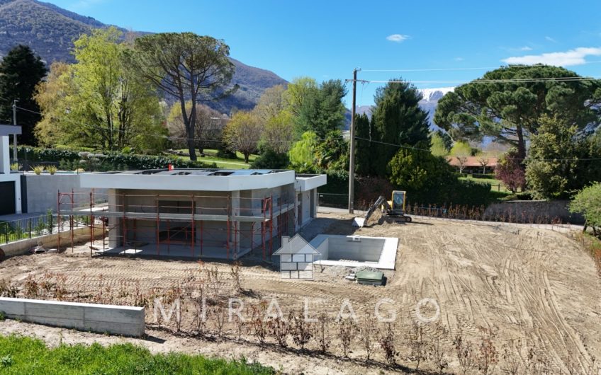 COLICO Nuova villa con piscina e 1000mq di giardino