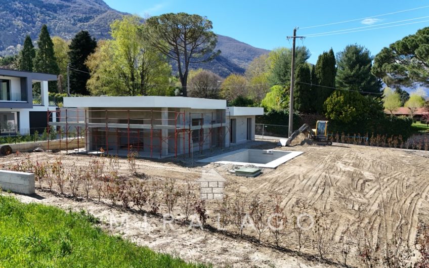 COLICO Nuova villa con piscina e 1000mq di giardino