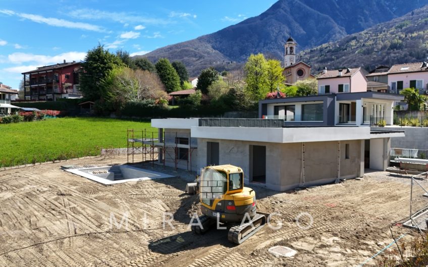 COLICO Nuova villa con piscina e 1000mq di giardino