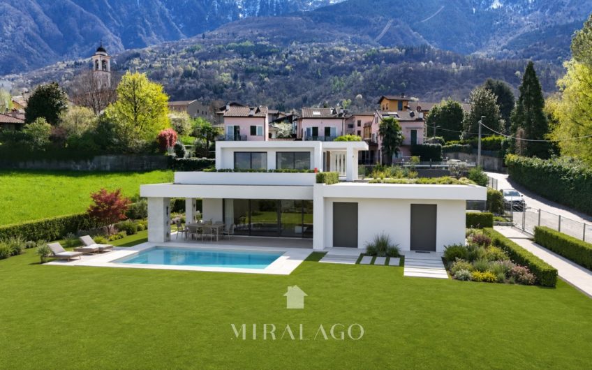 COLICO Nuova villa con piscina e 1000mq di giardino