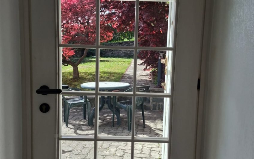 VESTRENO Casa vista lago con giardino