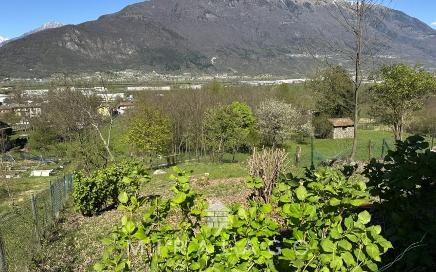 DELEBIO Casetta con terreno di 930mq
