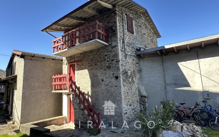 DELEBIO Casetta con terreno di 930mq