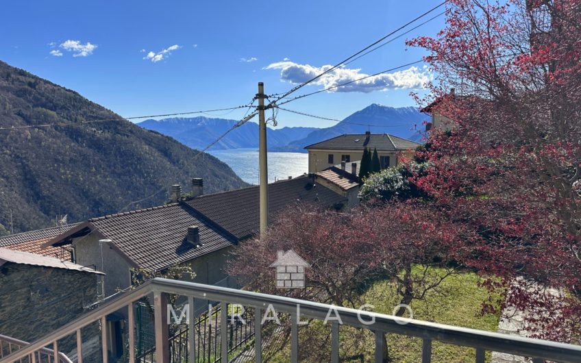 VESTRENO Casa vista lago con giardino