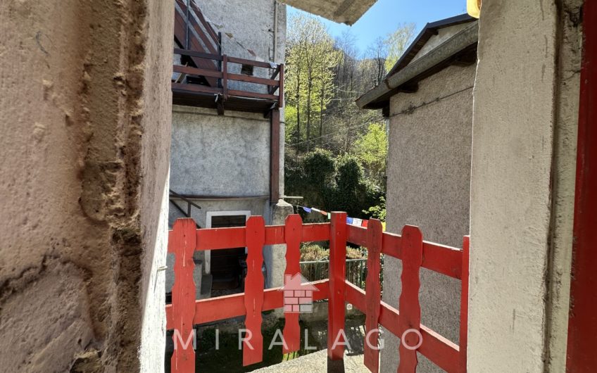 DELEBIO Casetta con terreno di 930mq