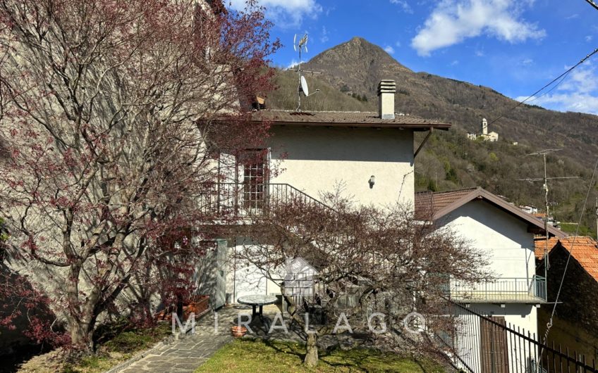 VESTRENO Casa vista lago con giardino