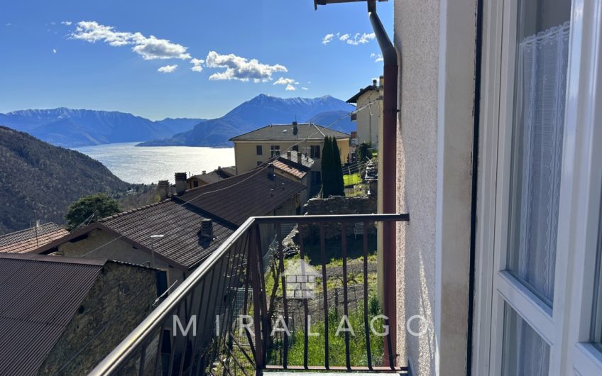 VESTRENO Casa vista lago con giardino