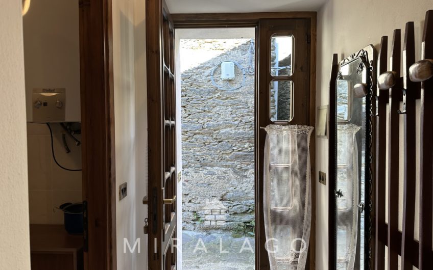 VALVARRONE Deliziosa casetta con giardino