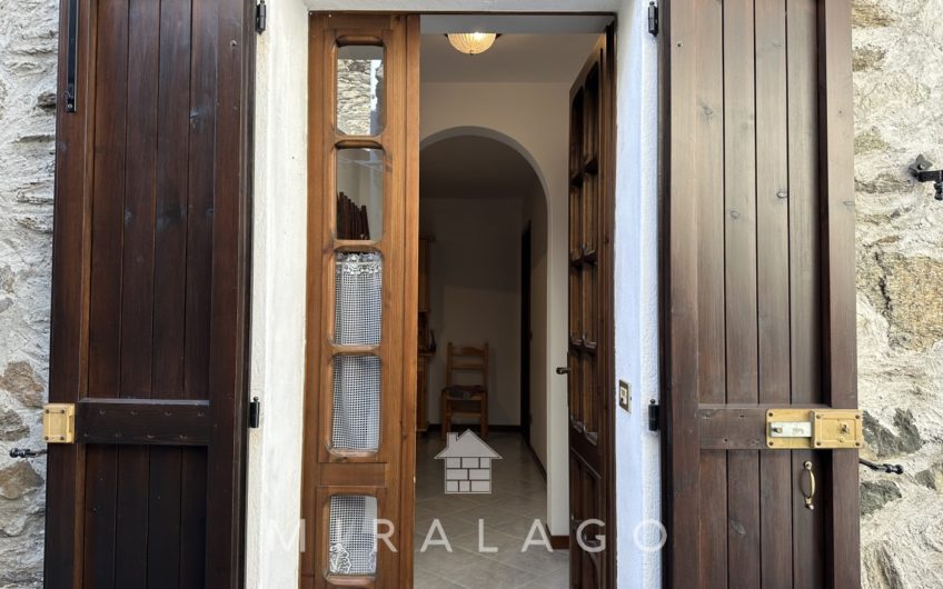 VALVARRONE Deliziosa casetta con giardino
