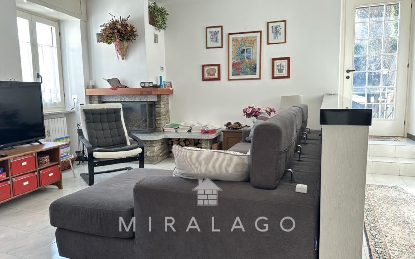 VESTRENO Casa vista lago con giardino