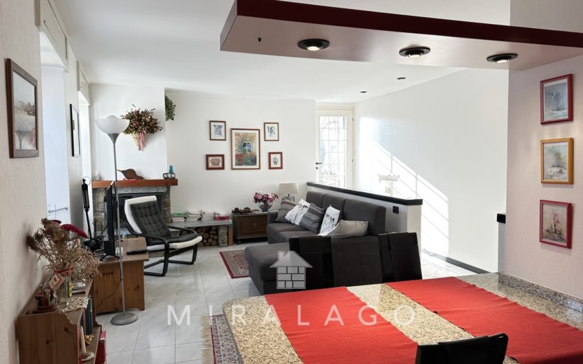 VESTRENO Casa vista lago con giardino