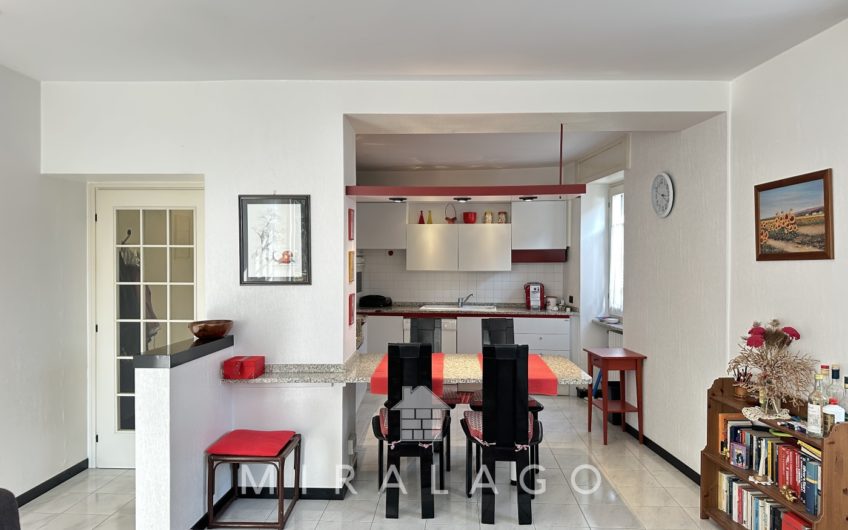 VESTRENO Casa vista lago con giardino