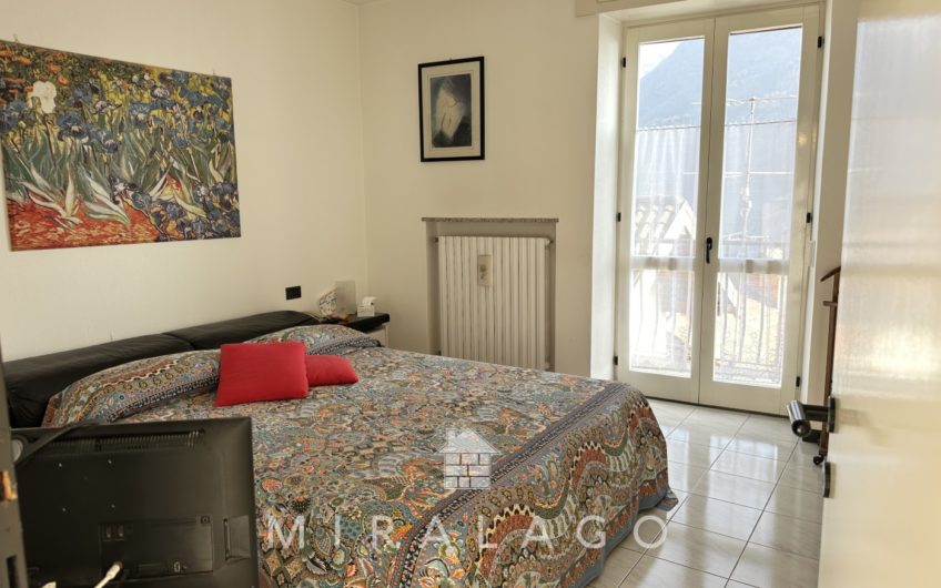 VESTRENO Casa vista lago con giardino