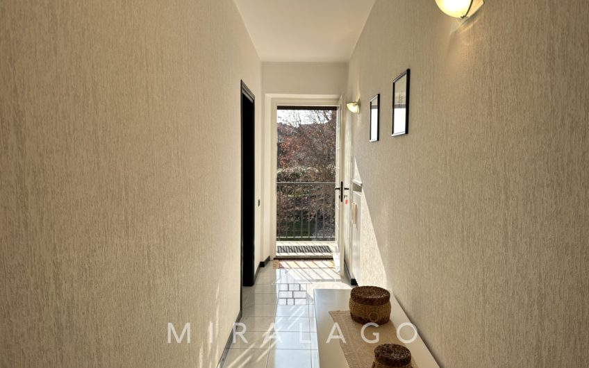 VESTRENO Casa vista lago con giardino