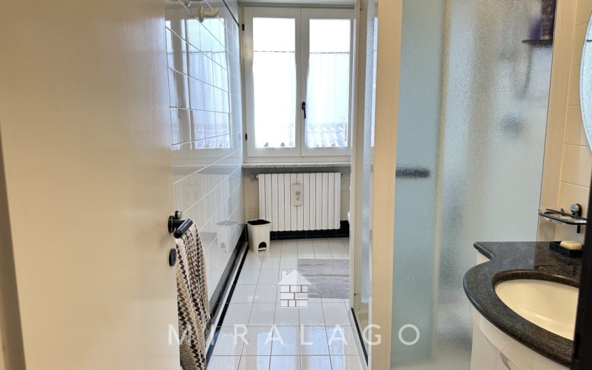 VESTRENO Casa vista lago con giardino