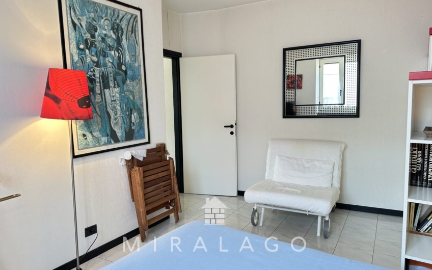 VESTRENO Casa vista lago con giardino