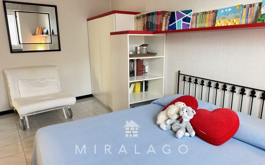 VESTRENO Casa vista lago con giardino