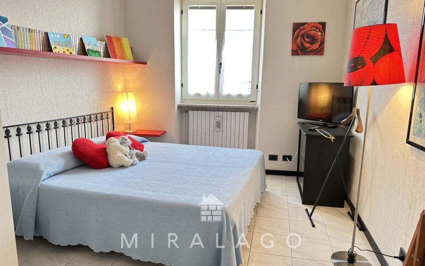 VESTRENO Casa vista lago con giardino