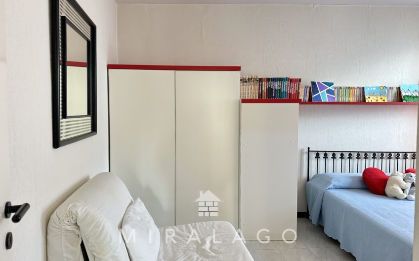 VESTRENO Casa vista lago con giardino