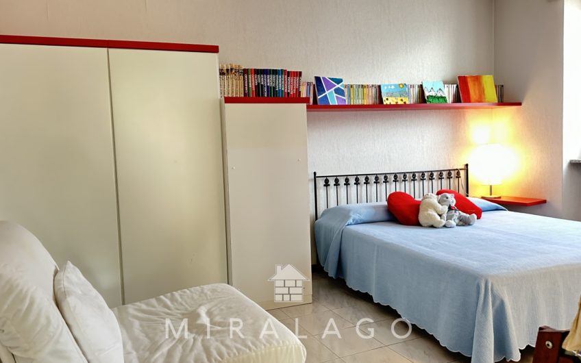 VESTRENO Casa vista lago con giardino