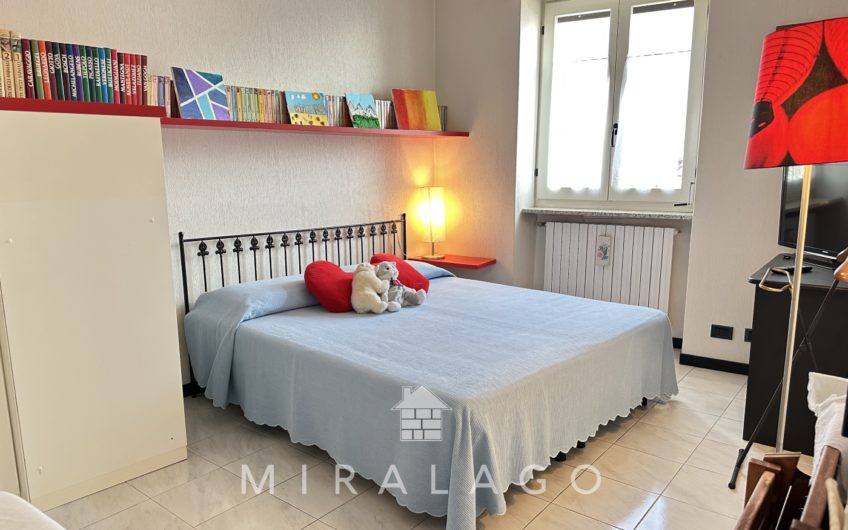 VESTRENO Casa vista lago con giardino