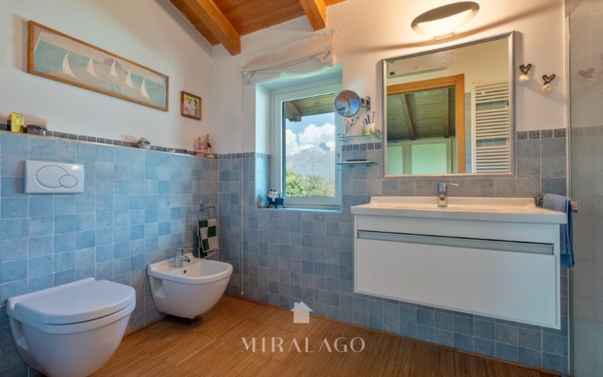 COLICO Villa indipendente a 300mt dal lago
