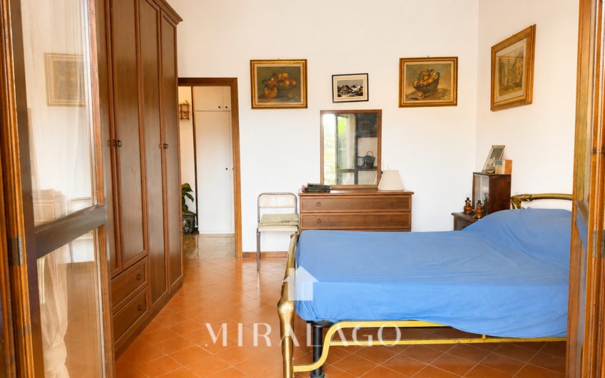 BELLANO Trilocale con terrazza di 120mq vista lago