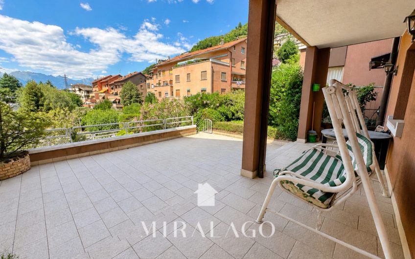 BELLANO Trilocale con terrazza di 120mq vista lago