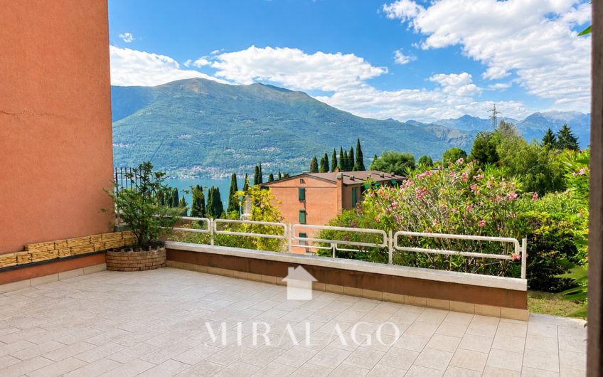 BELLANO Trilocale con terrazza di 120mq vista lago