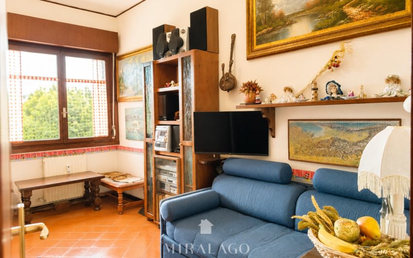 BELLANO Trilocale con terrazza di 120mq vista lago