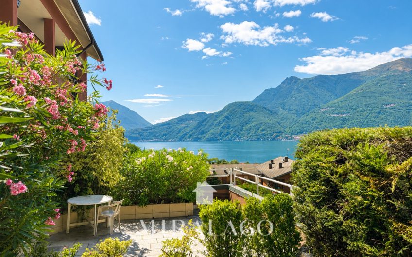 BELLANO Trilocale con terrazza di 120mq vista lago