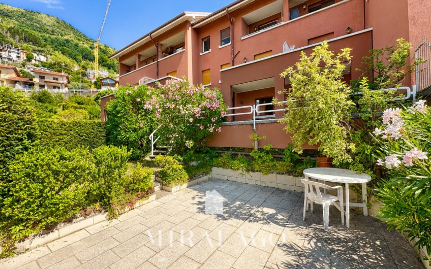 BELLANO Trilocale con terrazza di 120mq vista lago
