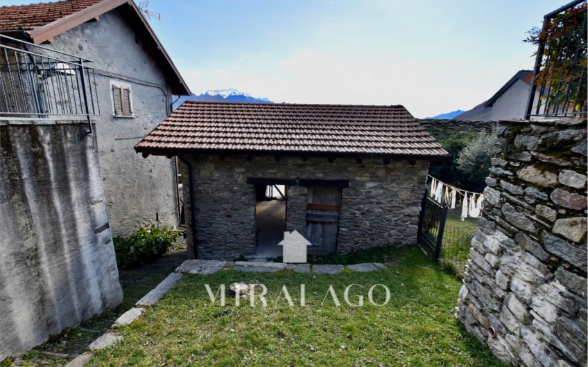 SAN SIRO (CO) Casa indipendente da ristrutturare vista lago