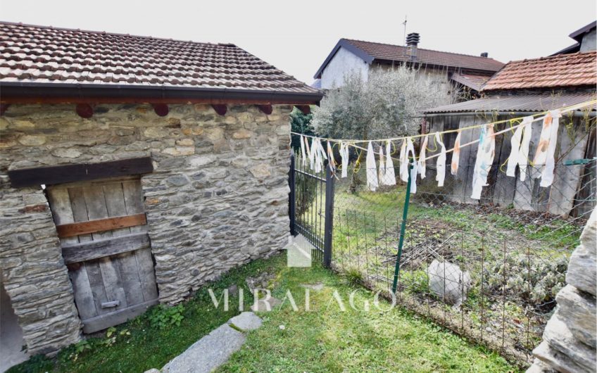 SAN SIRO (CO) Casa indipendente da ristrutturare vista lago