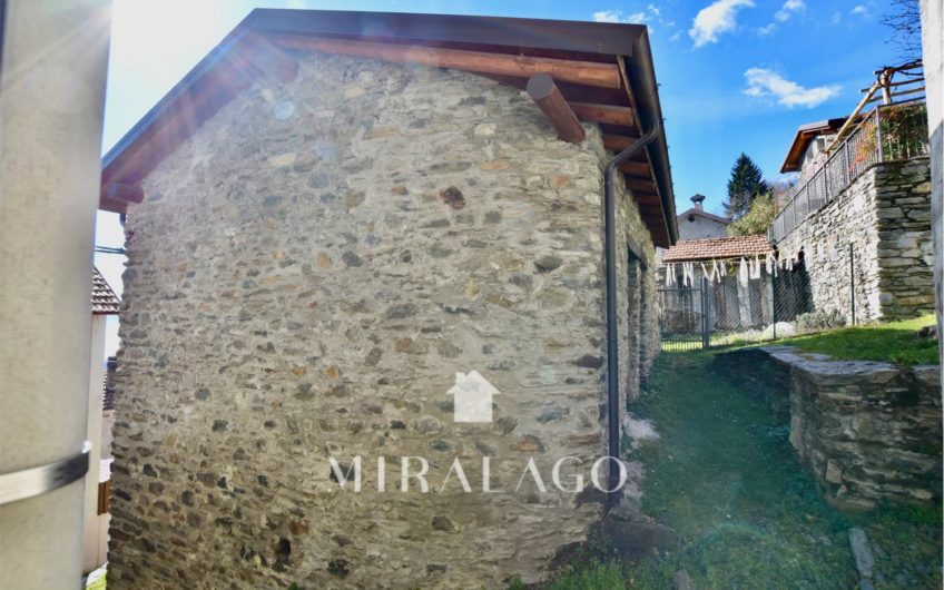 SAN SIRO (CO) Casa indipendente da ristrutturare vista lago
